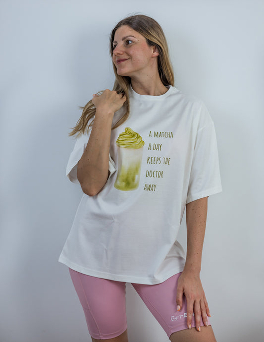 БОХО Тениска „A Matcha A Day Keeps The Doctor Away“